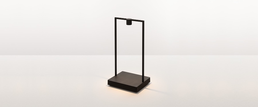 CURIOSITY Lampe de table originale avec possibilité de poser des affaire sous la lumière pour les mettre en avant