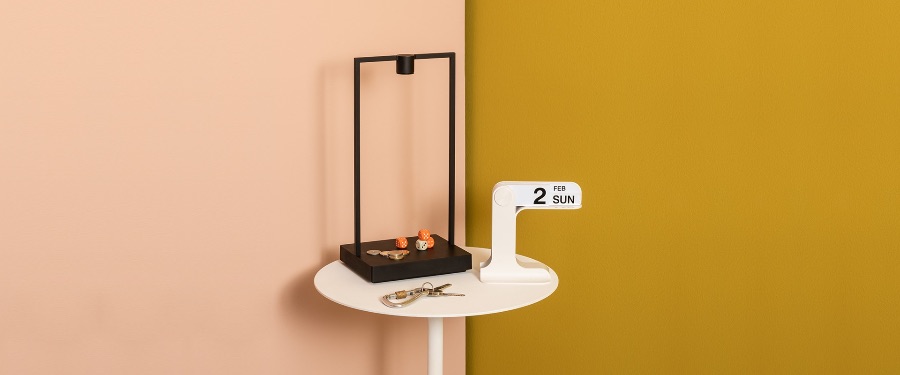 CURIOSITY Lampe de table originale avec possibilité de poser des affaire sous la lumière pour les mettre en avant