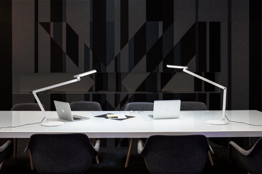 TASK TABLE Lampe de table pour bureau diffusant une lumière douce et agréable qui augmente le confort visuel et améliore la concentration