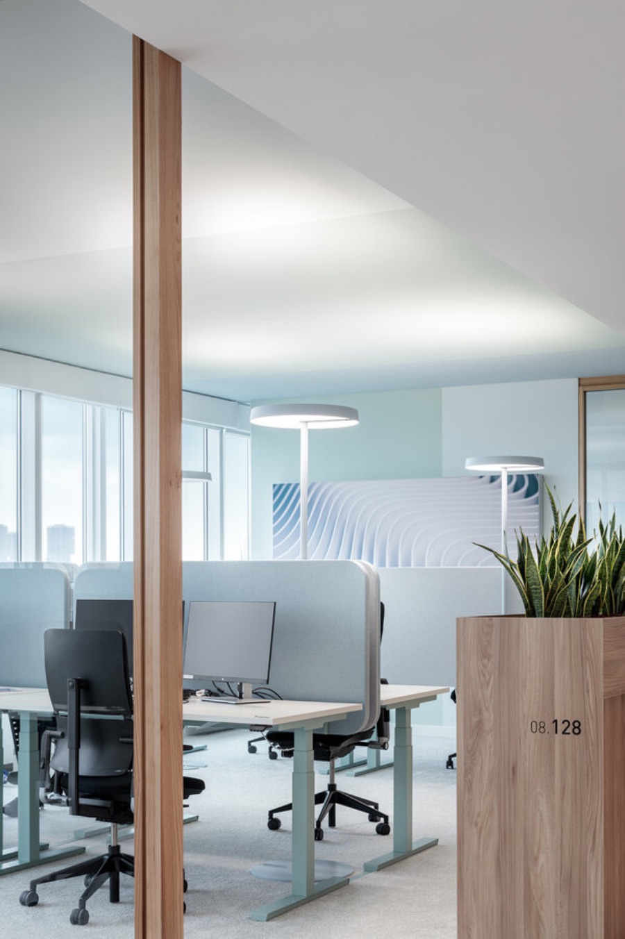 SONIC Lampadaire de bureau avec corps fin et diffuseur circulaire