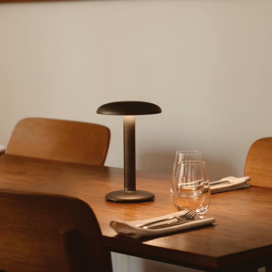 GUSTAVE RESIDENTIAL Lampe de table simple et minimaliste colorée