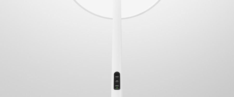 SOLO SLIM Lampadaire de bureau avec de nombreuses fonctionnalités, diffuseur de forme circulaire