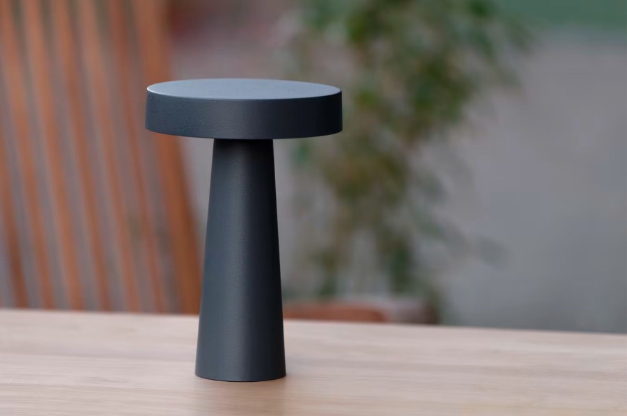 Lampe de table plate pour extérieur diffusant une lumière indirecte et agréable pour créer la parfaite ambiance