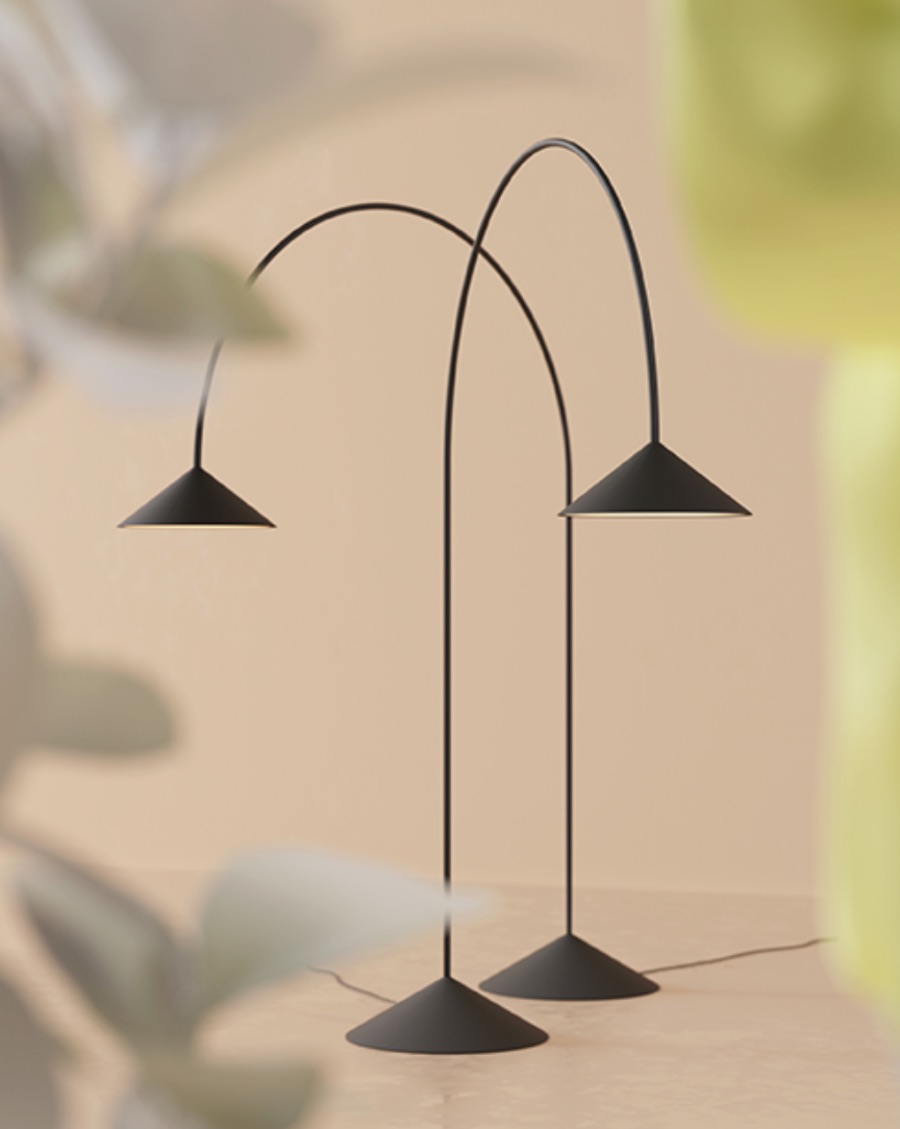 OUT Lampadaire en arc avec diffuseur en forme de cône