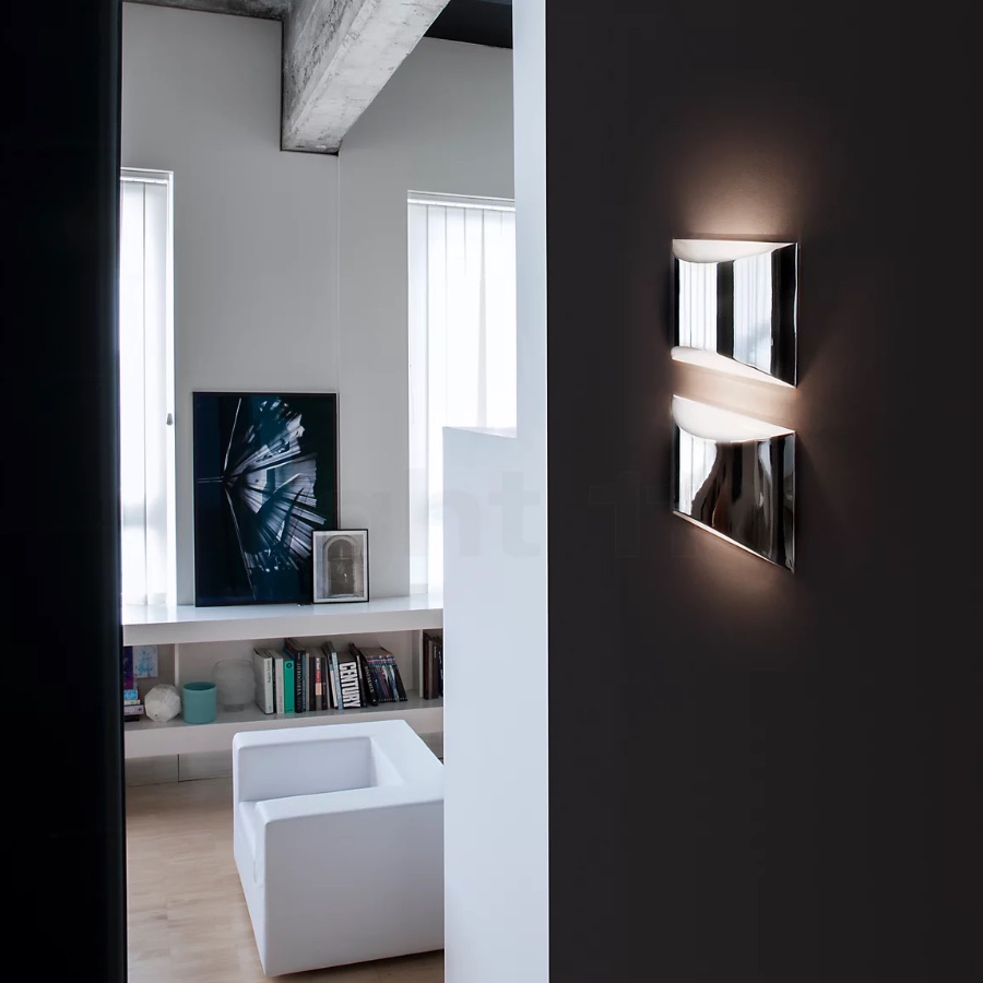 KELLY Applique murale avec jeu de lumière. Diffusion de la lumière vers le haut et vers le bas