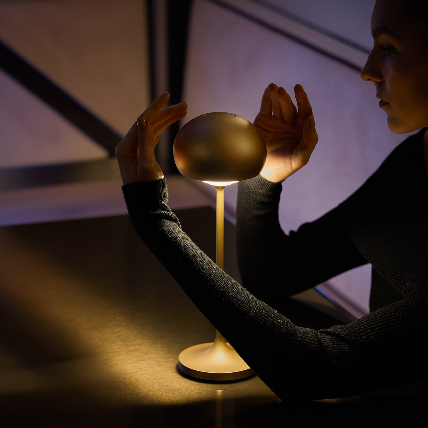 PI11 Lampe de table en forme de champignon couleur or