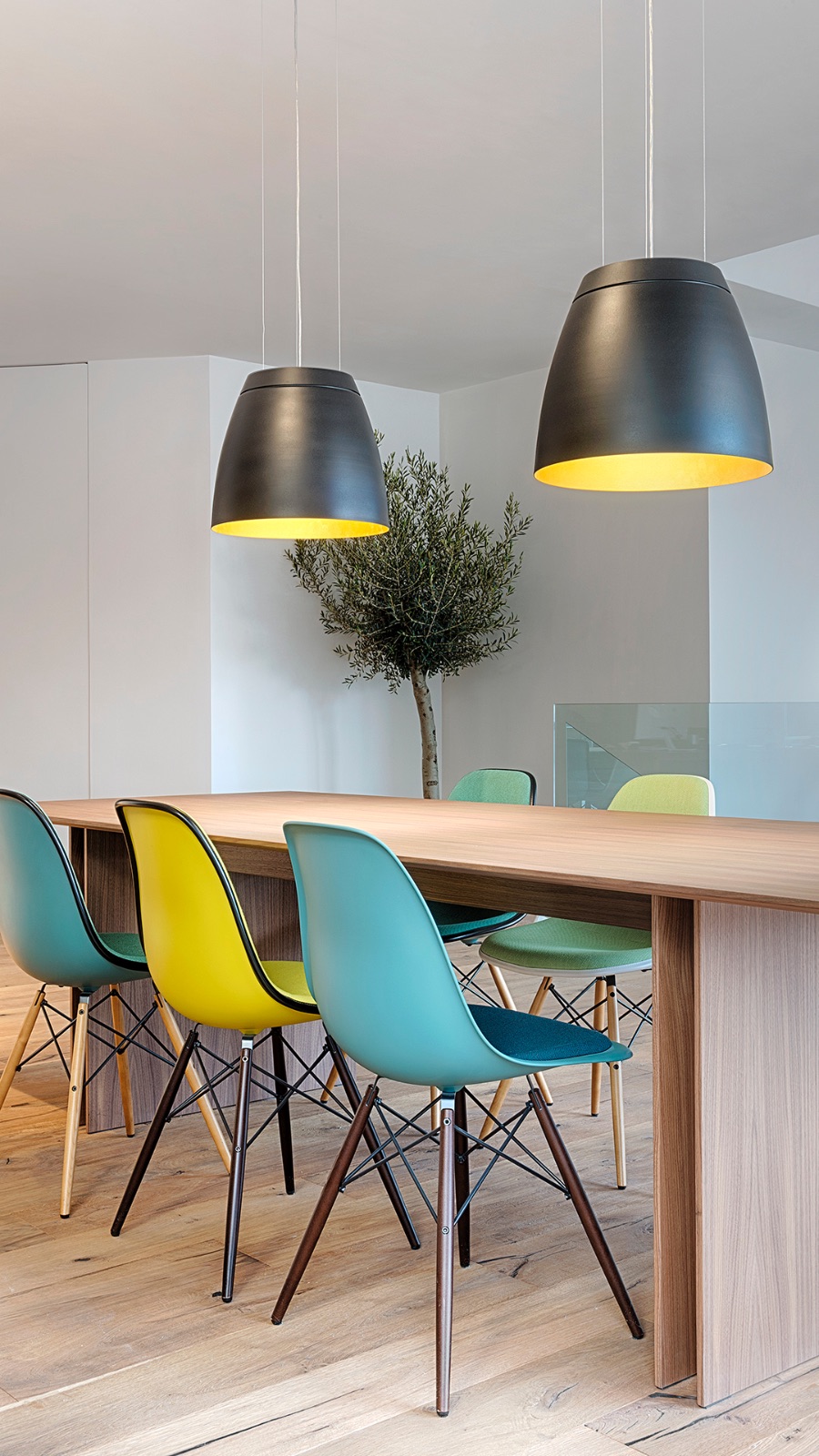 SALT Suspension simple et discrète noire avec intérieur du diffuseur doré