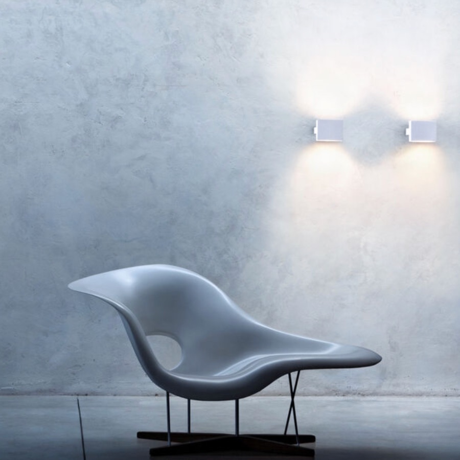 TIGHT LIGHT Applique murale avec jeu de lumière haut et bas sur le mur