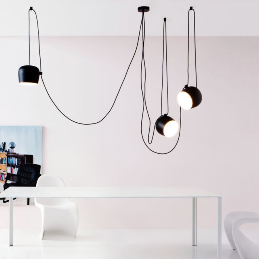 SUSPENSION AIM Luminaire suspendu par de longs câbles