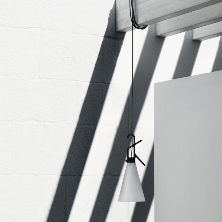 MAYDAY Lampe de table originale en forme de cône